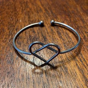 Silver heart knot bracelet
